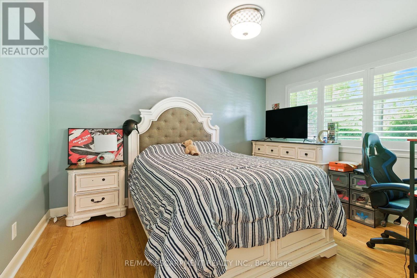 2224 Ghent Avenue, Burlington, ON - Indoor Photo Showing Bedroom