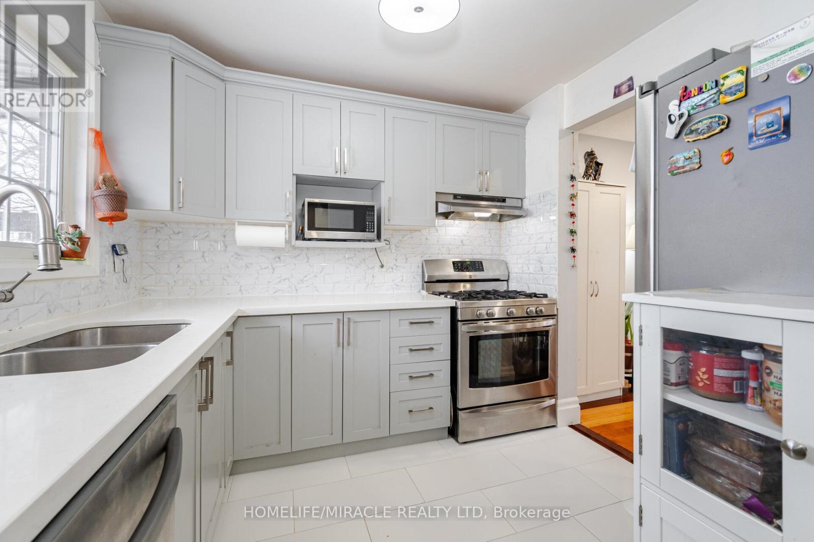 12 Huckleberry Square, Brampton, ON - Indoor Photo Showing Kitchen With Double Sink With Upgraded Kitchen