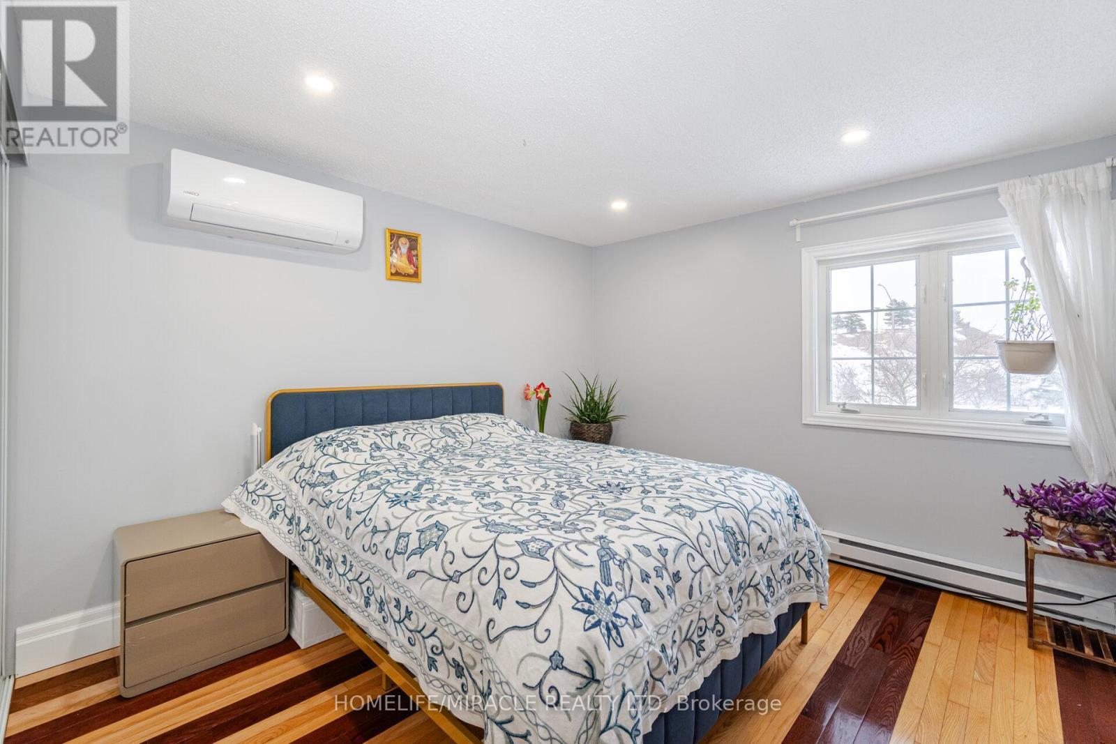 12 Huckleberry Square, Brampton, ON - Indoor Photo Showing Bedroom