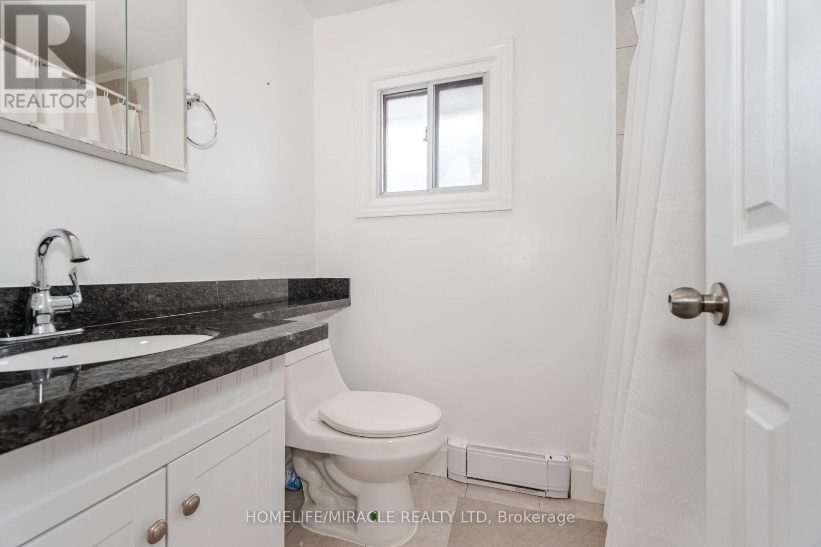 12 Huckleberry Square, Brampton, ON - Indoor Photo Showing Bathroom