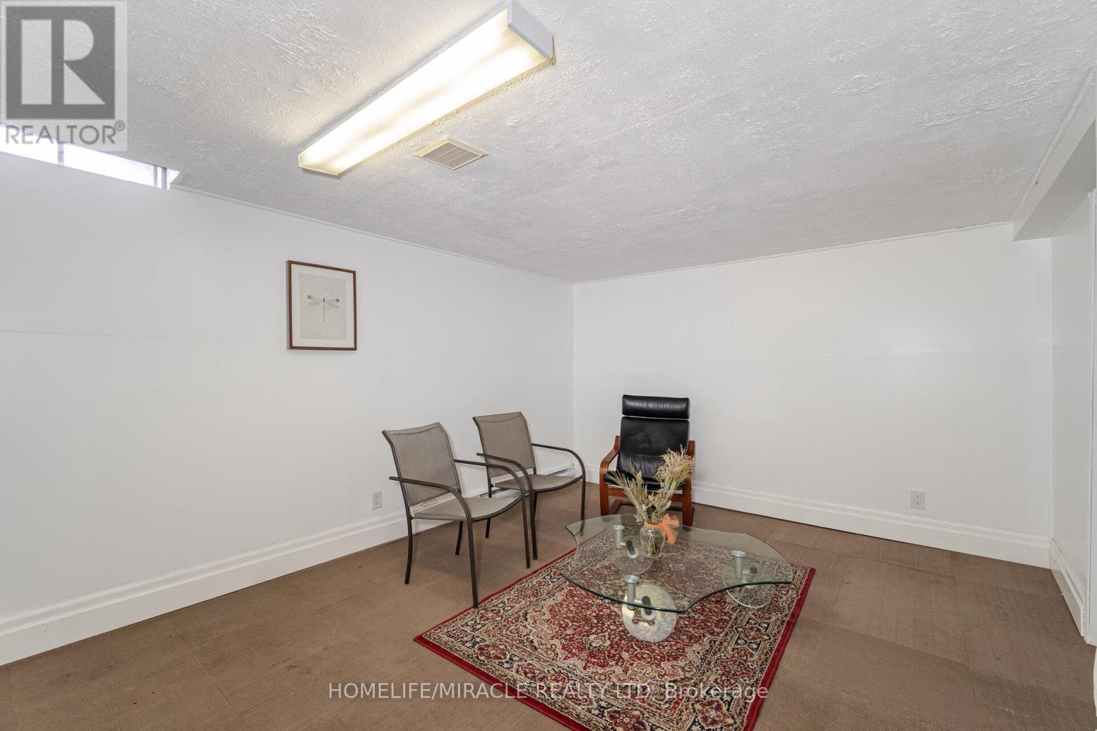 12 Huckleberry Square, Brampton, ON - Indoor