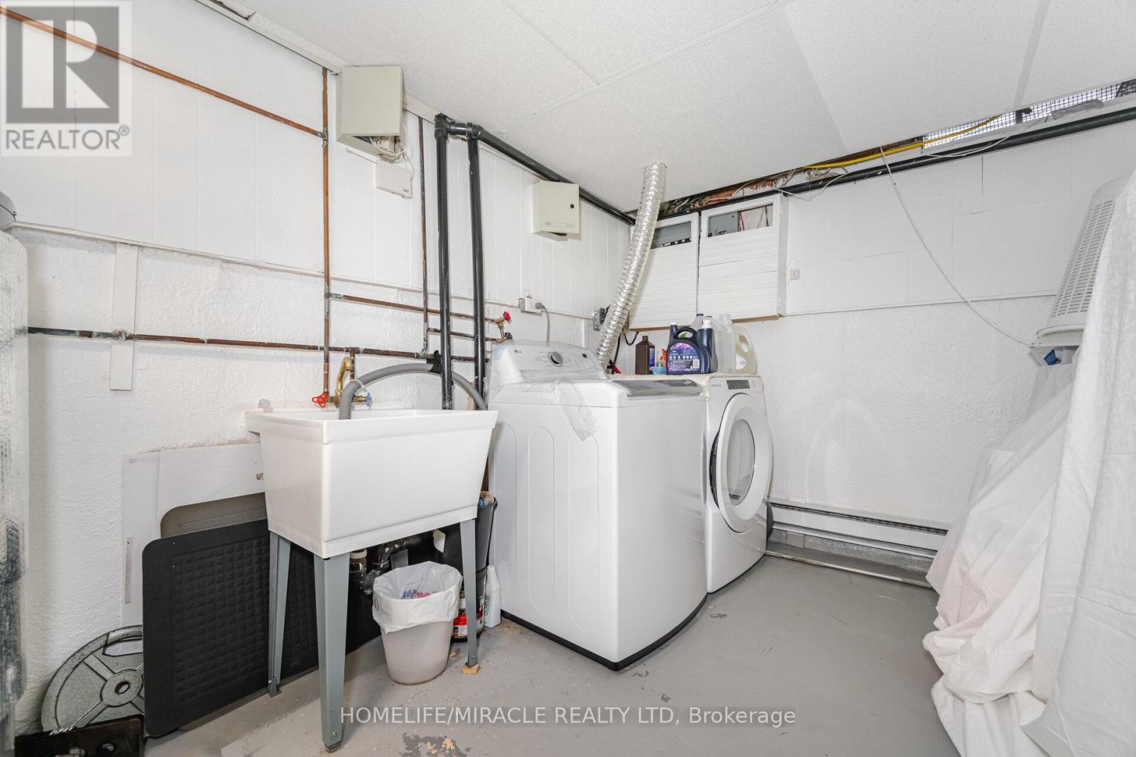 12 Huckleberry Square, Brampton, ON - Indoor Photo Showing Laundry Room