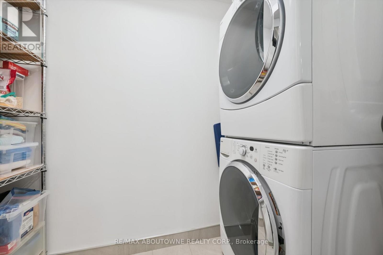 1709 - 101 Subway Crescent, Toronto, ON - Indoor Photo Showing Laundry Room