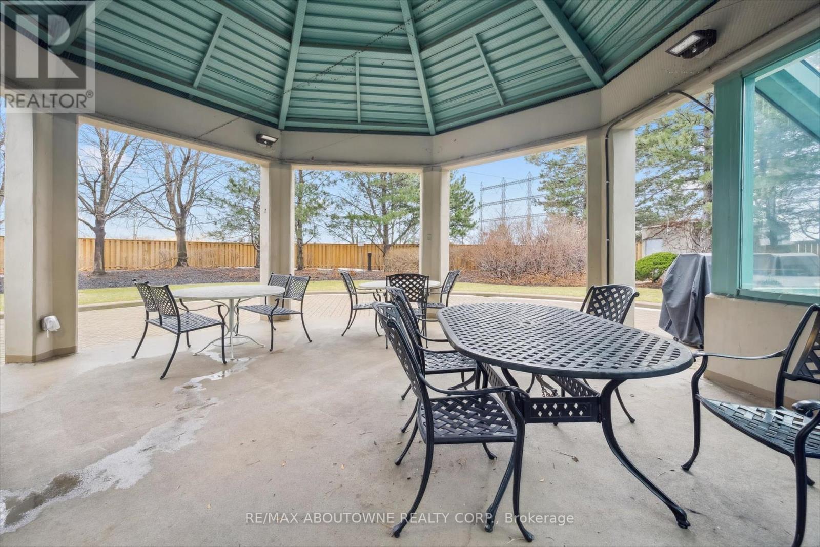 1709 - 101 Subway Crescent, Toronto, ON - Photo Showing Dining Room