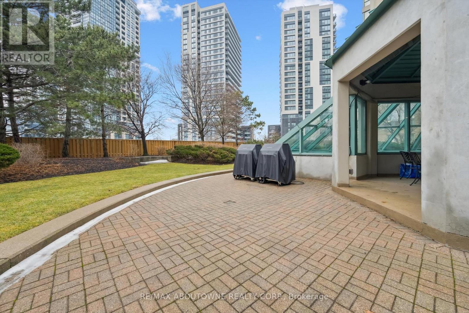 1709 - 101 Subway Crescent, Toronto, ON - Outdoor