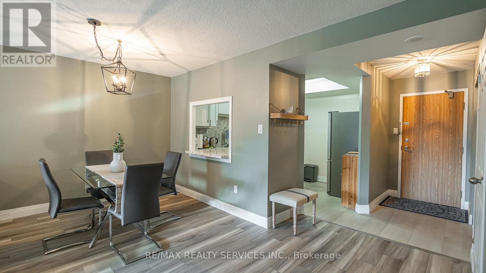 203 - 8 Lisa Street, Brampton, ON - Indoor Photo Showing Dining Room
