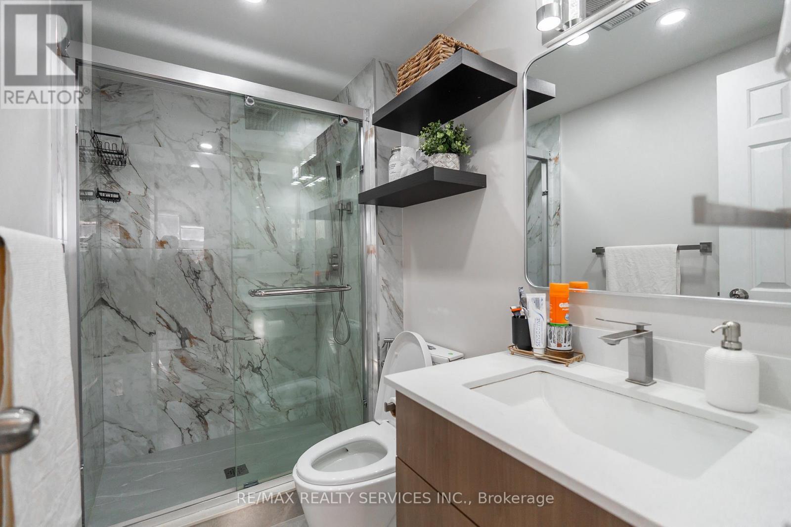 203 - 8 Lisa Street, Brampton, ON - Indoor Photo Showing Bathroom