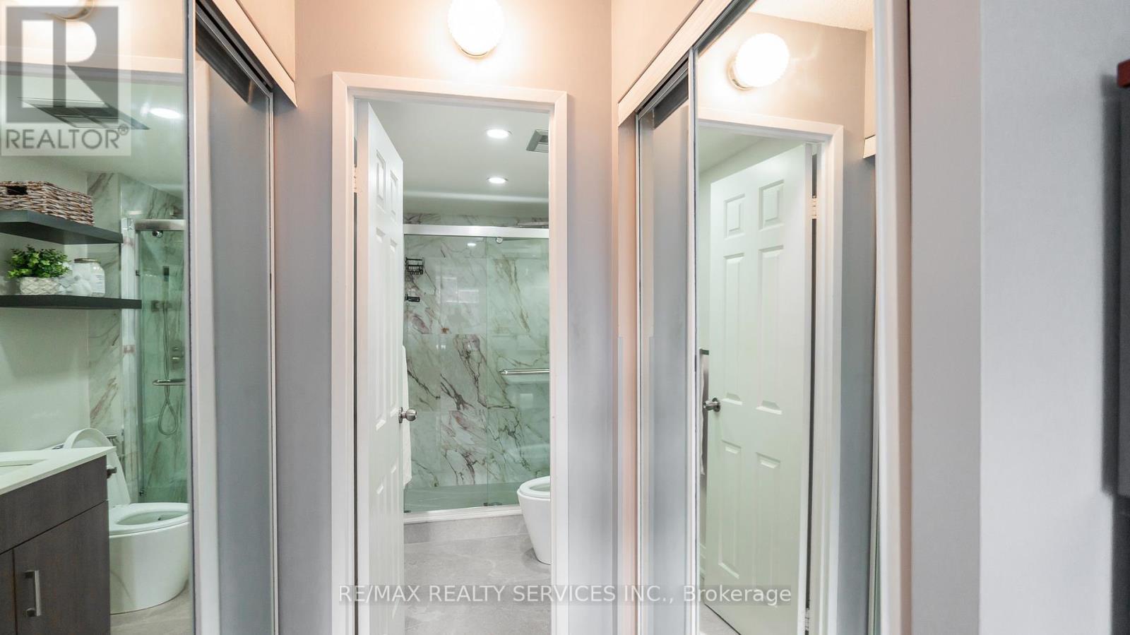 203 - 8 Lisa Street, Brampton, ON - Indoor Photo Showing Bathroom