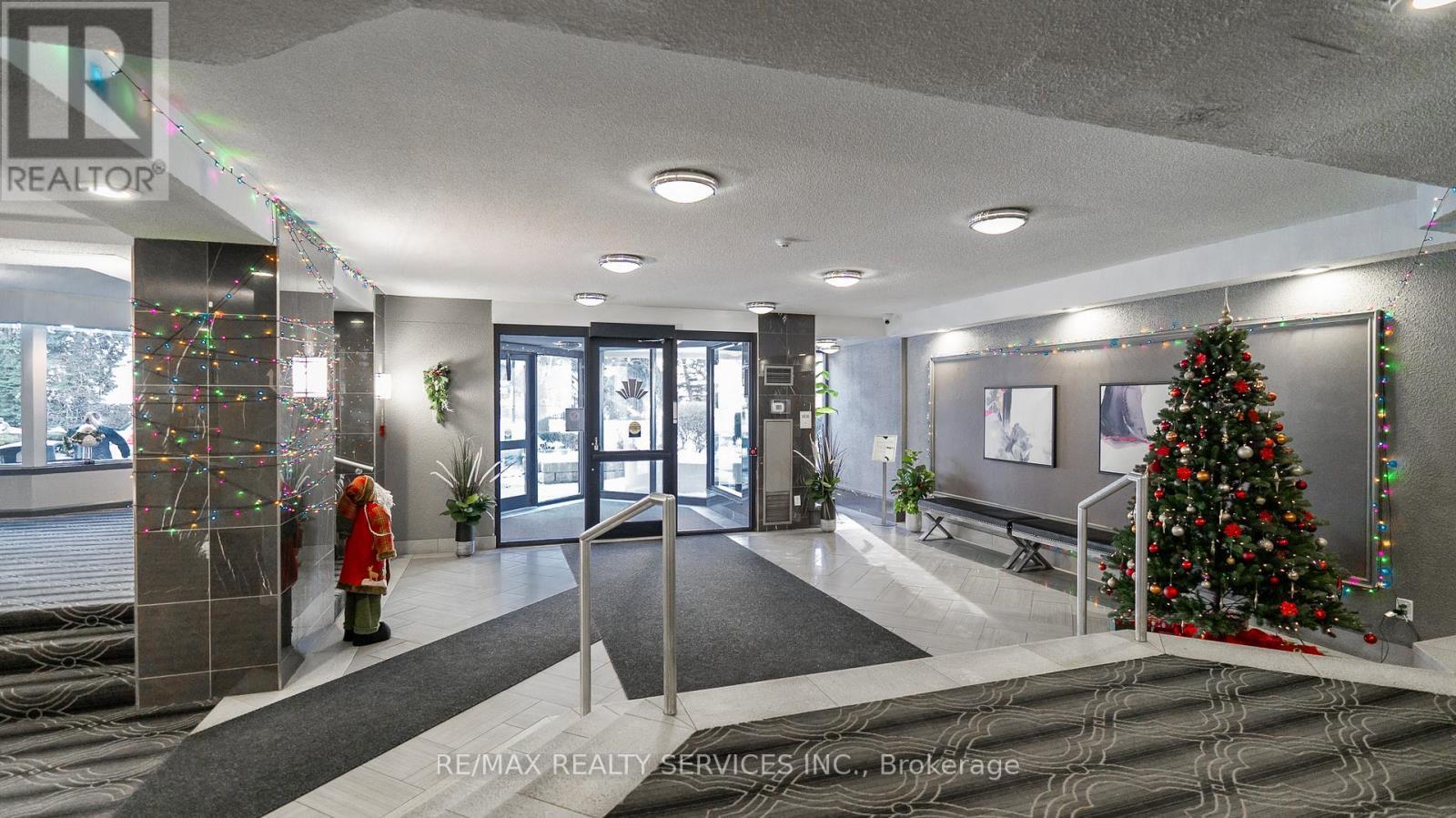 203 - 8 Lisa Street, Brampton, ON - Indoor Photo Showing Other Room