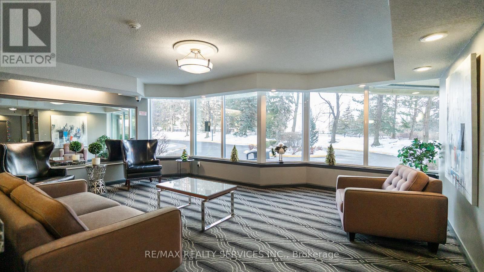 203 - 8 Lisa Street, Brampton, ON - Indoor Photo Showing Living Room