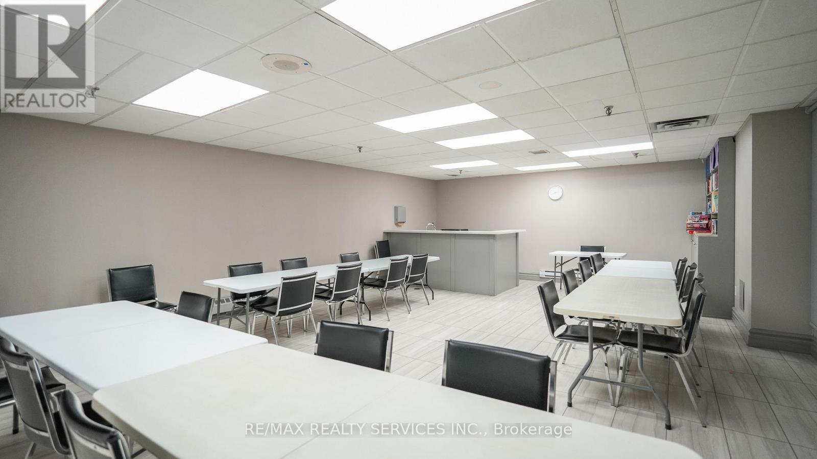 203 - 8 Lisa Street, Brampton, ON - Indoor