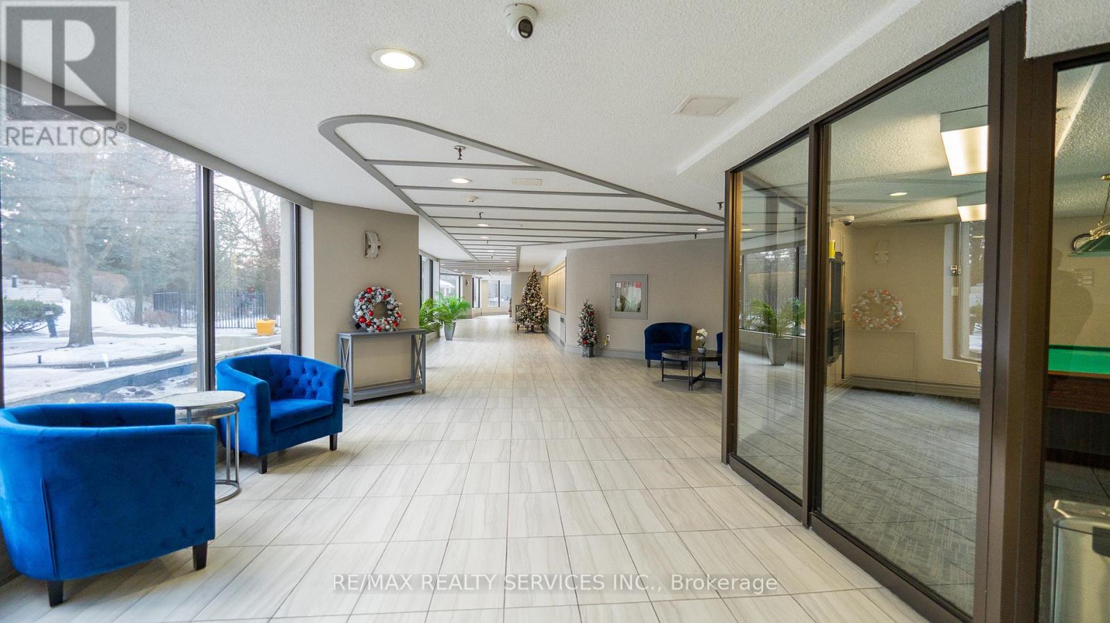 203 - 8 Lisa Street, Brampton, ON - Indoor Photo Showing Other Room