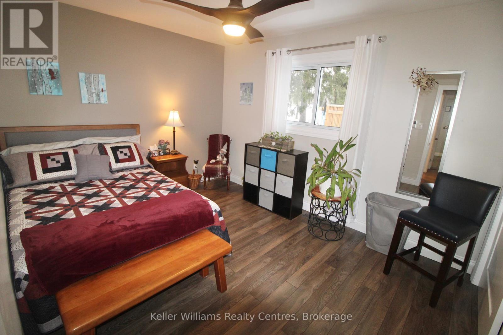 471 4Th Street, Hanover, ON - Indoor Photo Showing Bedroom