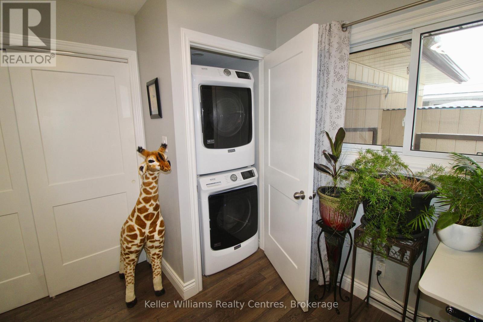 471 4Th Street, Hanover, ON - Indoor Photo Showing Laundry Room