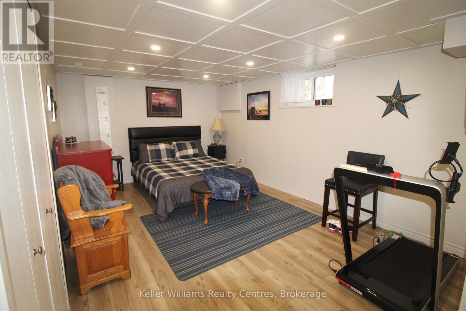 471 4Th Street, Hanover, ON - Indoor