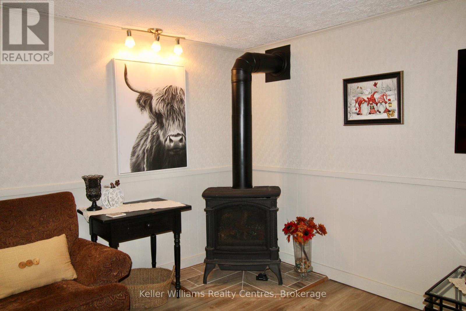 471 4Th Street, Hanover, ON - Indoor Photo Showing Other Room