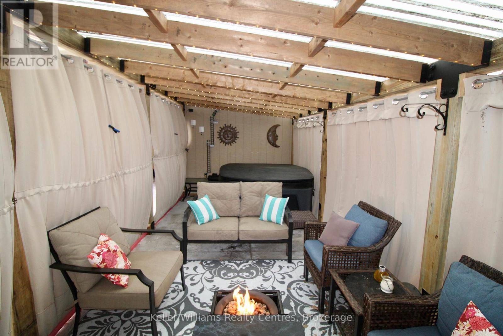 471 4Th Street, Hanover, ON - Indoor