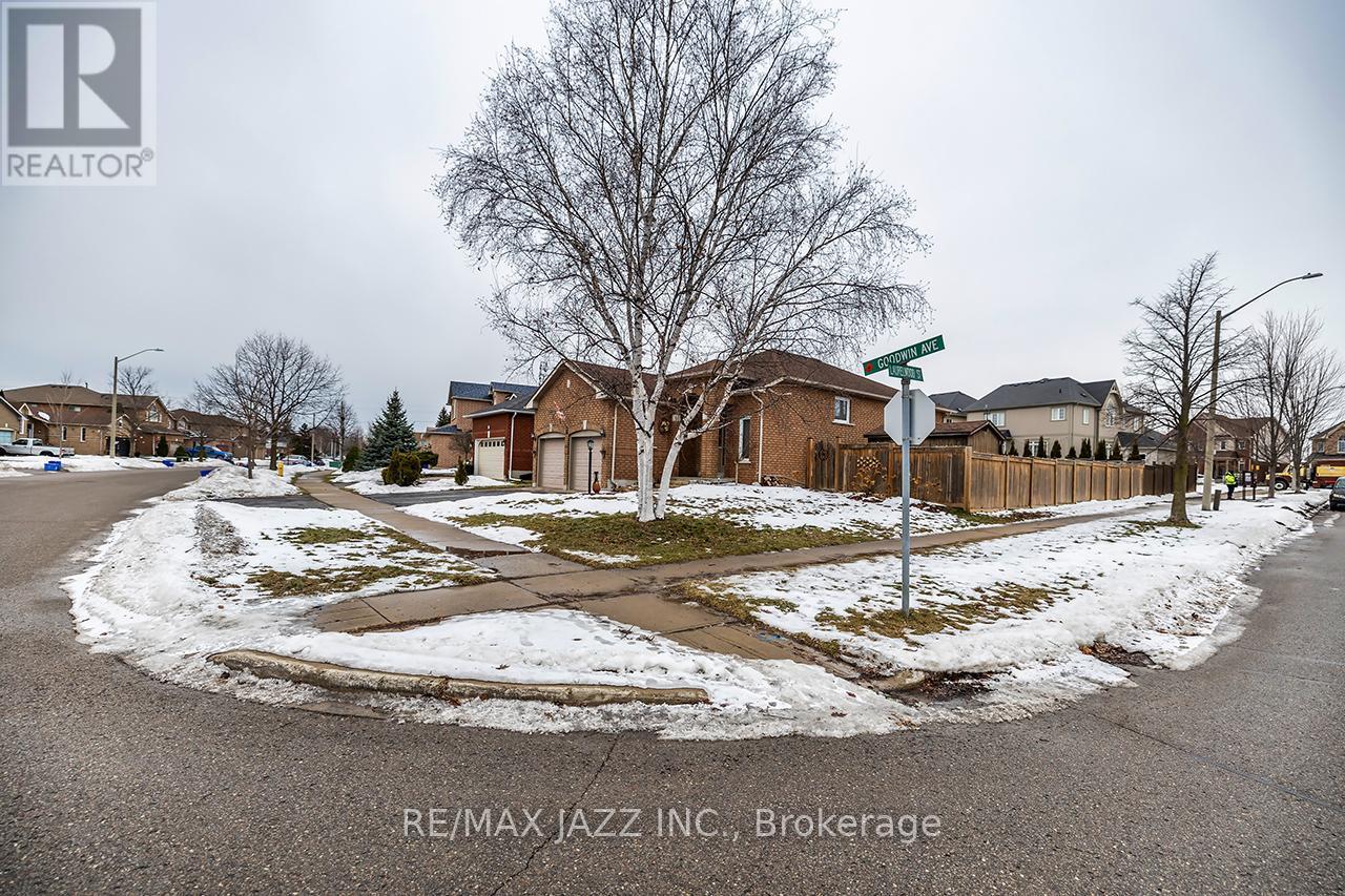 16 Goodwin Avenue, Clarington (Bowmanville), ON - Outdoor