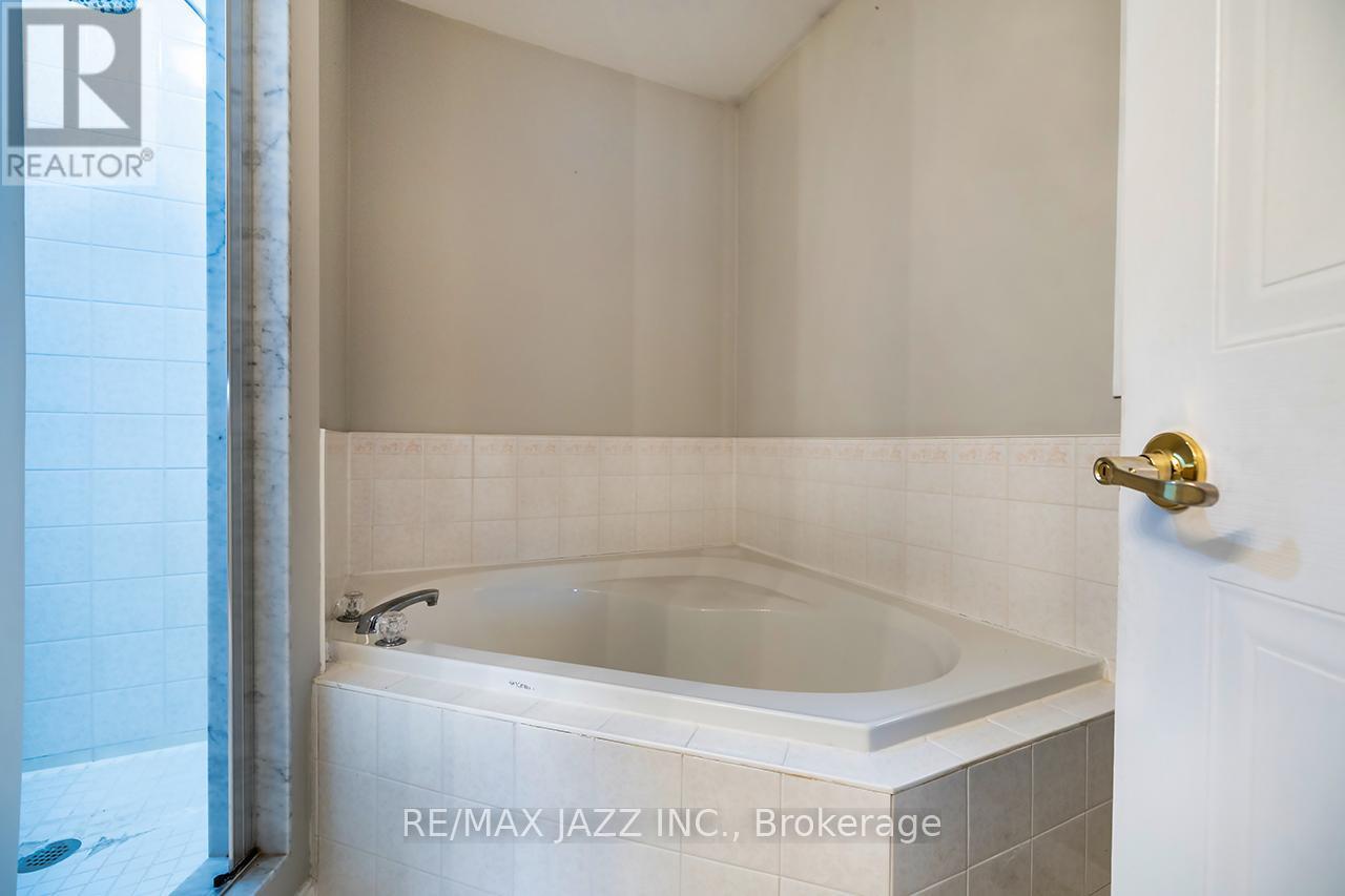 16 Goodwin Avenue, Clarington (Bowmanville), ON - Indoor Photo Showing Bathroom