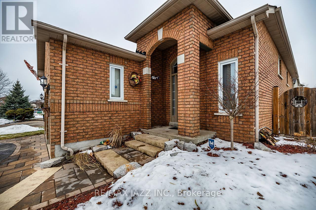 16 Goodwin Avenue, Clarington (Bowmanville), ON - Outdoor