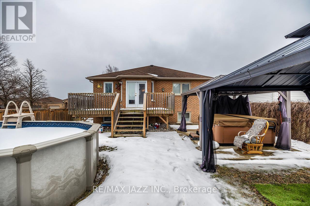 16 Goodwin Avenue, Clarington (Bowmanville), ON - Outdoor With Above Ground Pool