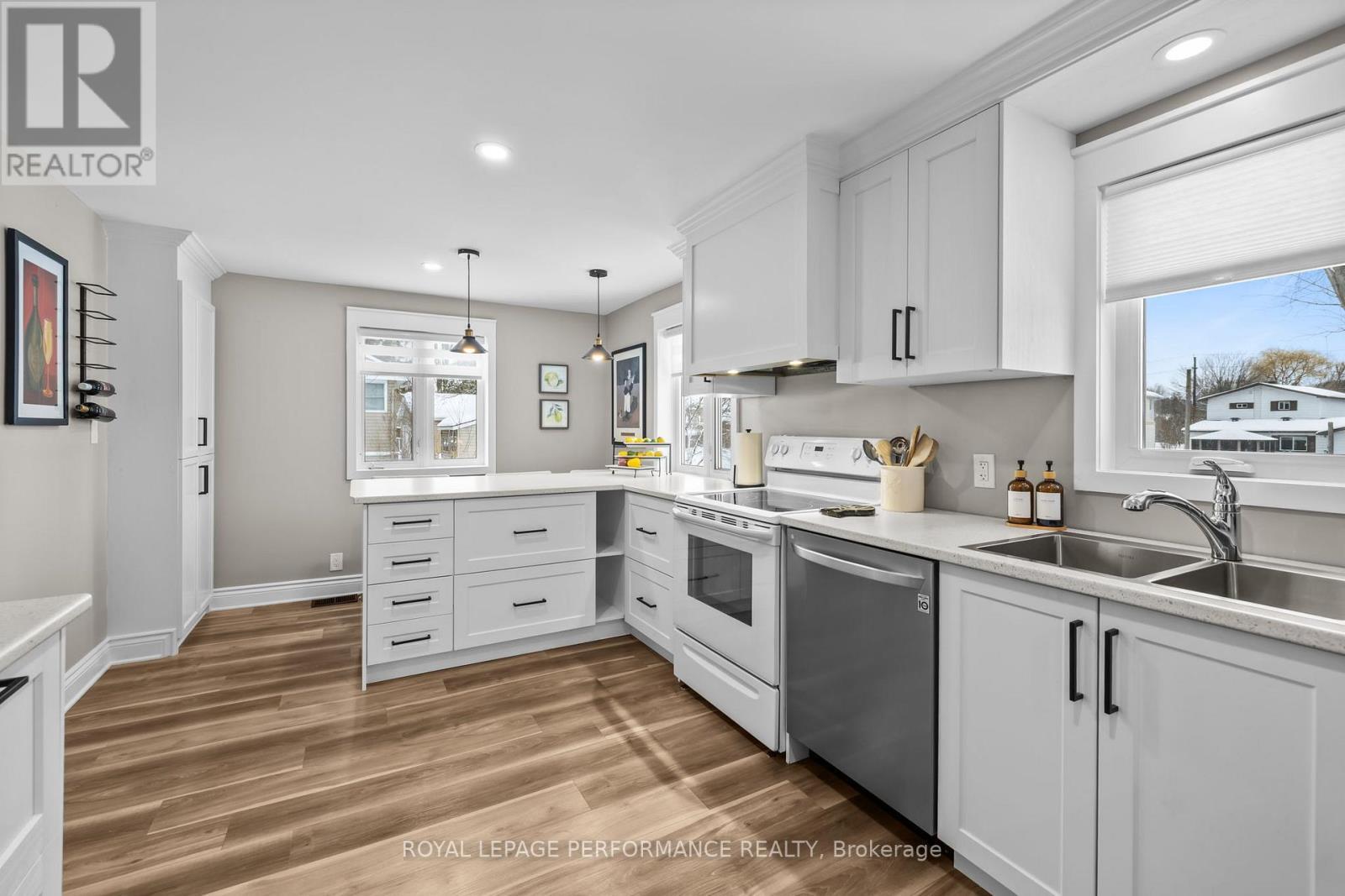 1133 Laurier Street, Clarence-Rockland, ON - Indoor Photo Showing Kitchen With Double Sink