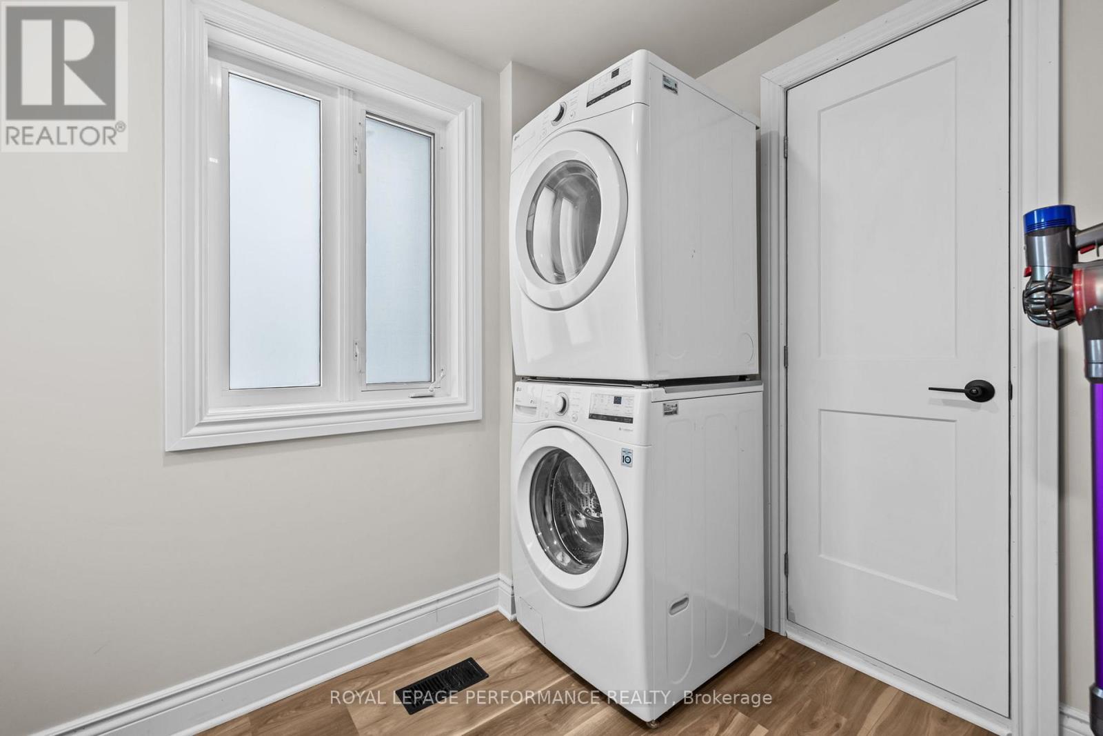 1133 Laurier Street, Clarence-Rockland, ON - Indoor Photo Showing Laundry Room
