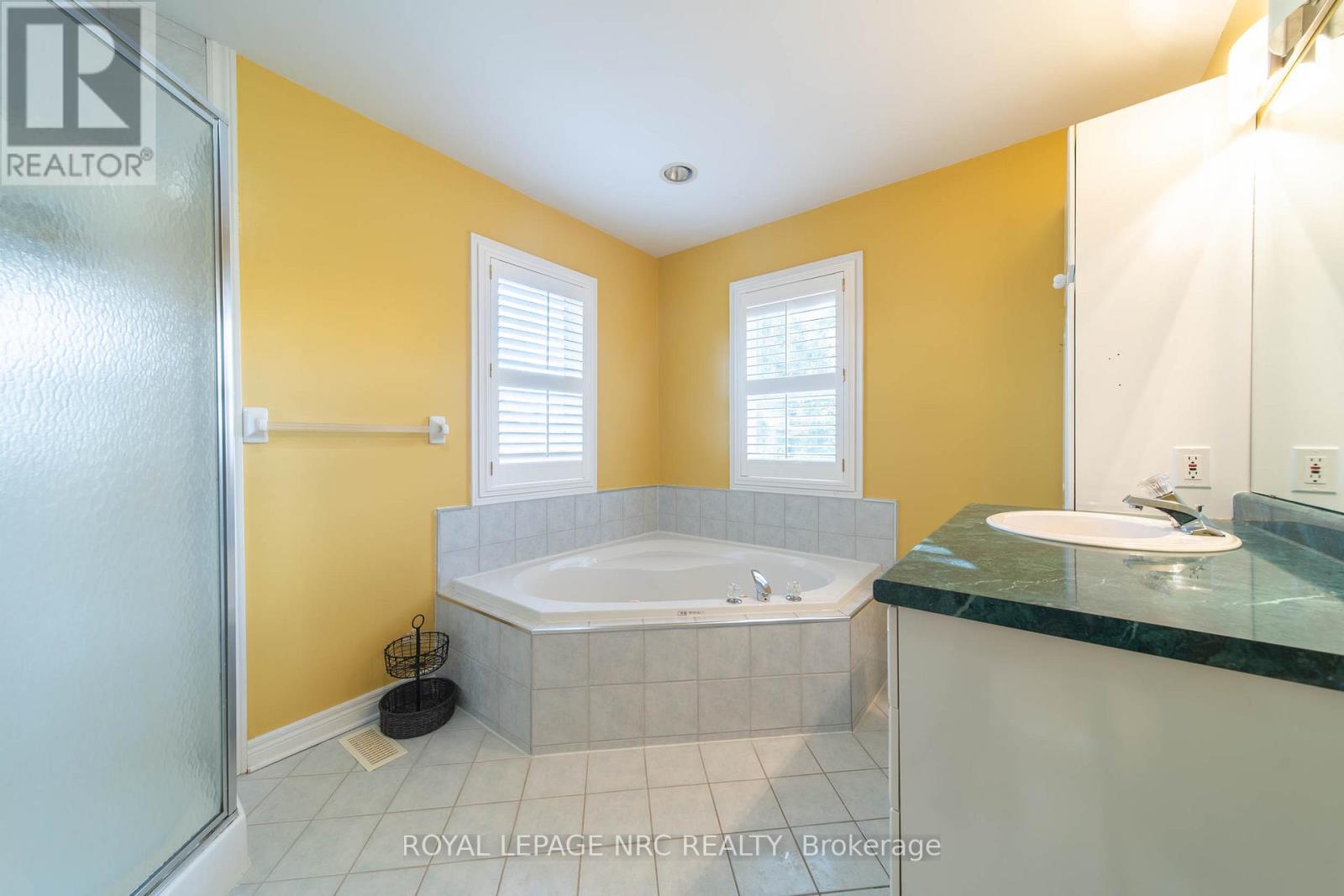 7955 Harvest Crescent, Niagara Falls (Ascot), ON - Indoor Photo Showing Bathroom