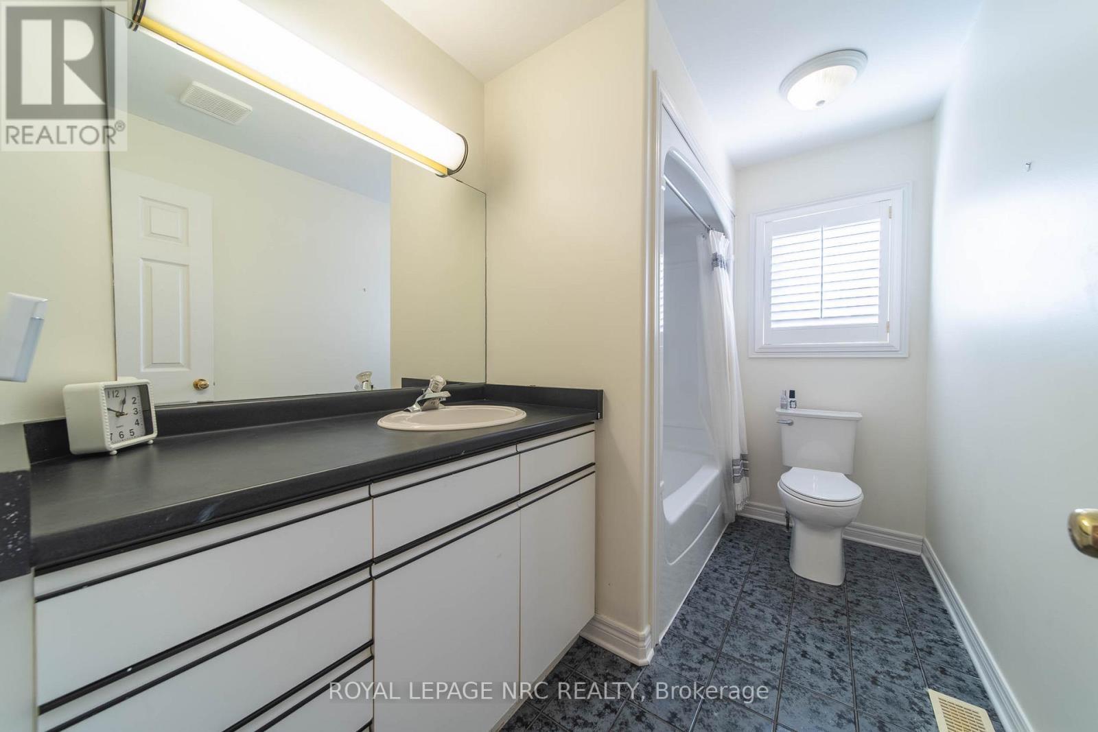 7955 Harvest Crescent, Niagara Falls (Ascot), ON - Indoor Photo Showing Bathroom