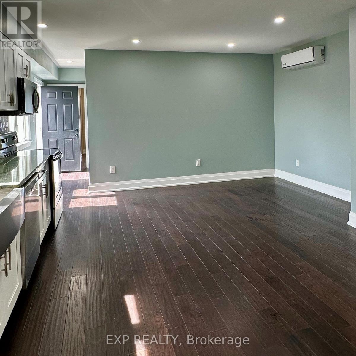 6 Lapp Street, Toronto (Rockcliffe-Smythe), ON - Indoor