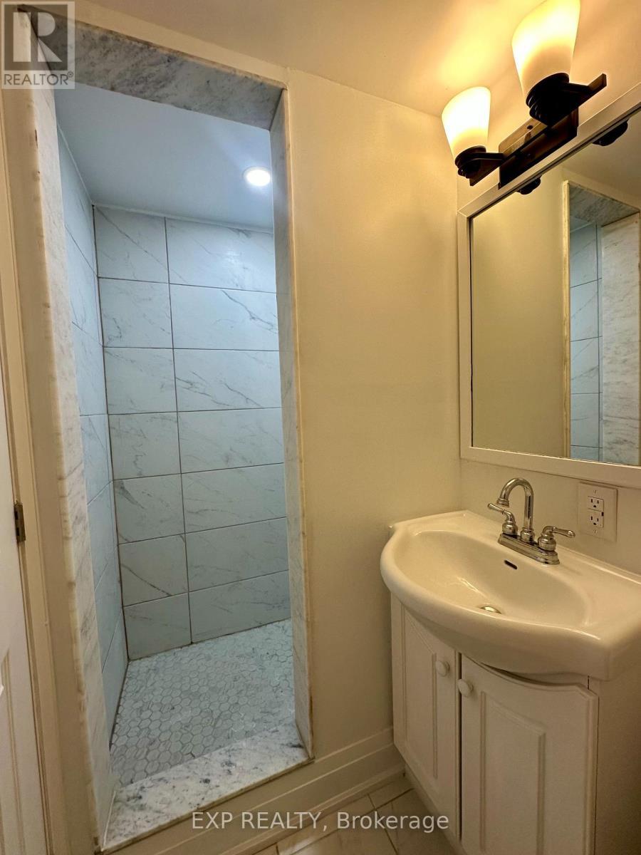 6 Lapp Street, Toronto (Rockcliffe-Smythe), ON - Indoor Photo Showing Bathroom
