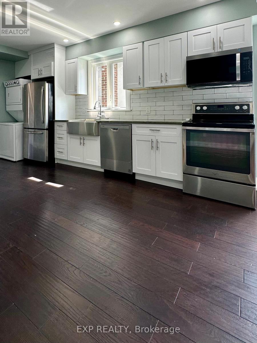6 Lapp Street, Toronto (Rockcliffe-Smythe), ON - Indoor Photo Showing Kitchen
