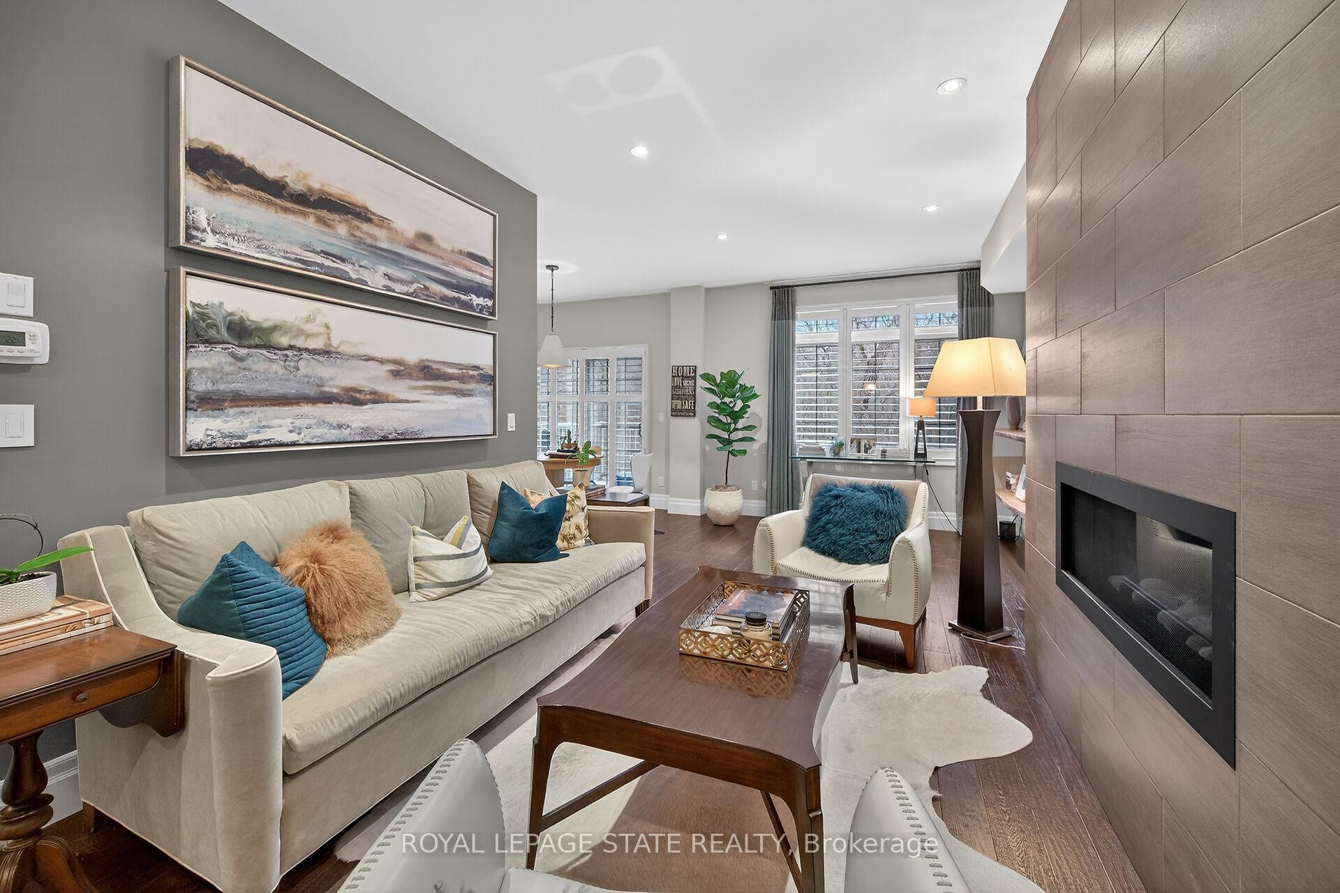 19-71 Sulphur Springs Road, Hamilton, ON - Indoor Photo Showing Living Room With Fireplace