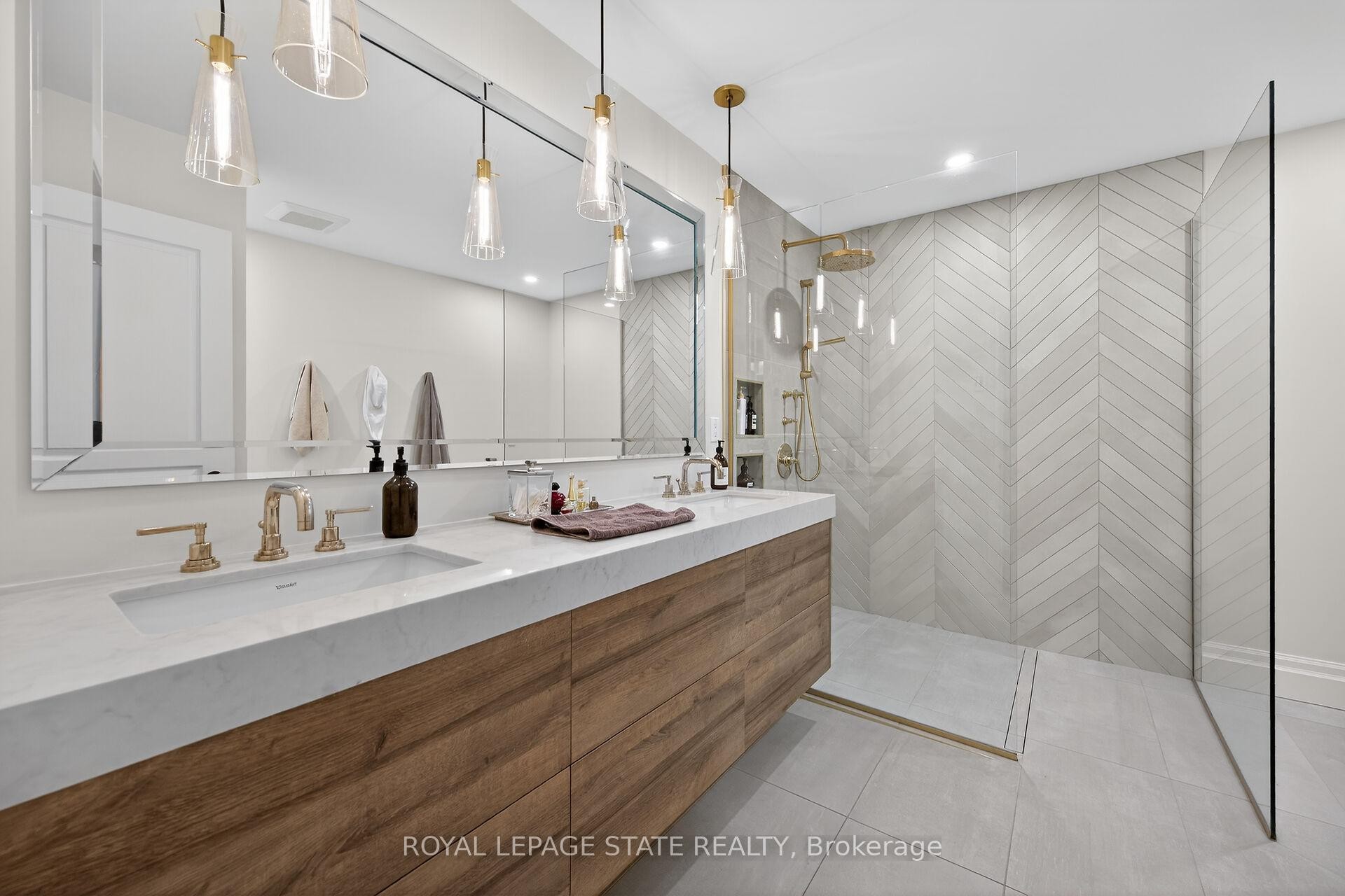 19-71 Sulphur Springs Road, Hamilton, ON - Indoor Photo Showing Bathroom