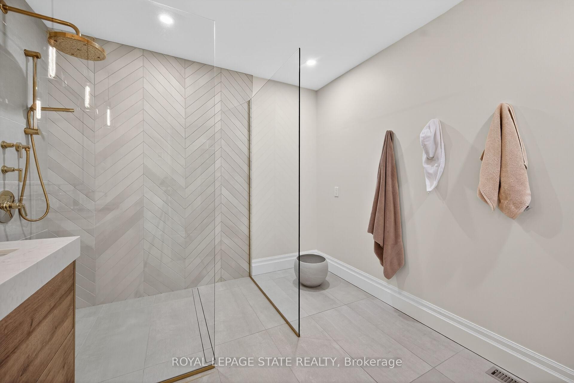 19-71 Sulphur Springs Road, Hamilton, ON - Indoor Photo Showing Bathroom