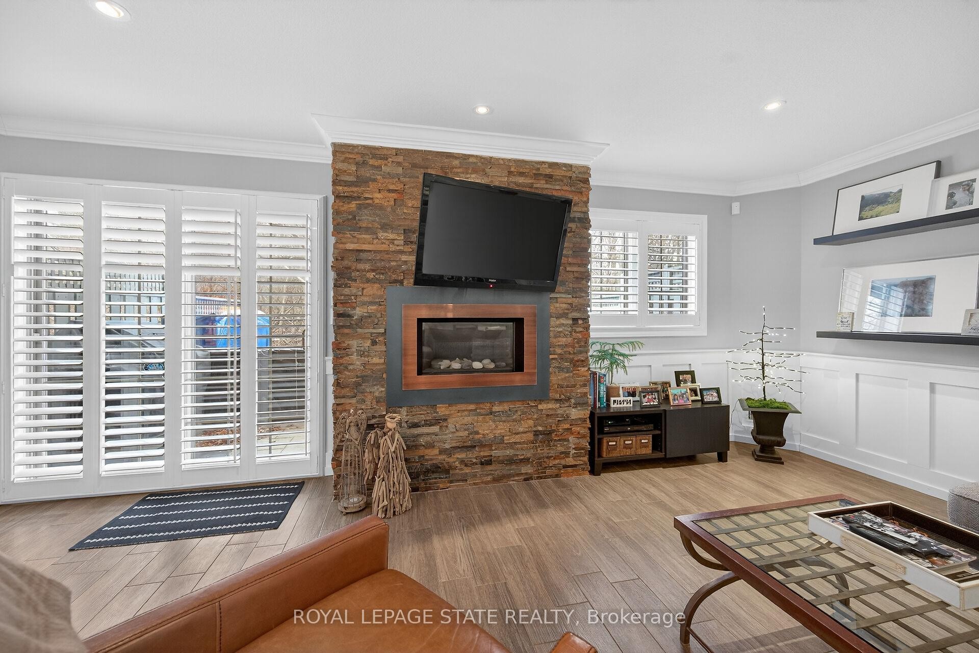 19-71 Sulphur Springs Road, Hamilton, ON - Indoor With Fireplace