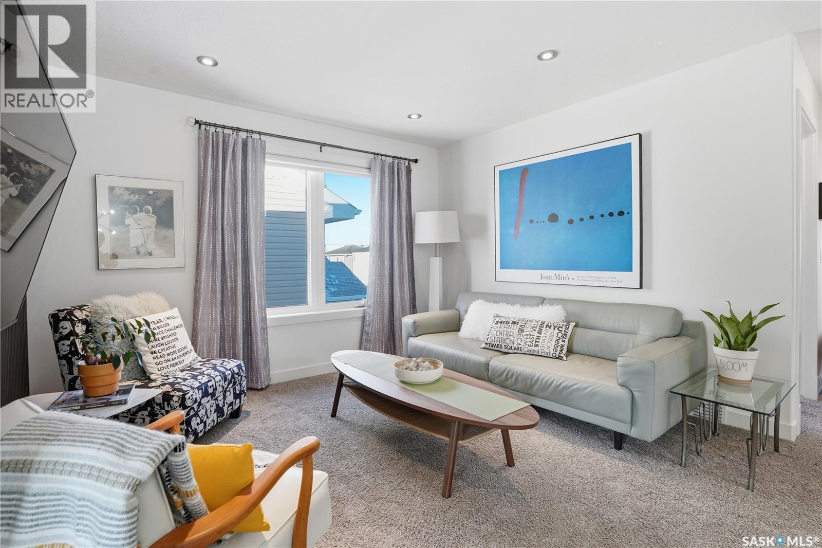 5322 Tutor Way, Regina, SK - Indoor Photo Showing Living Room