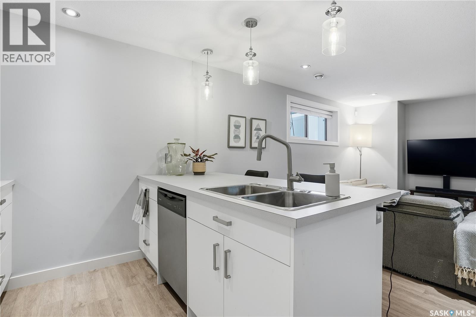 5322 Tutor Way, Regina, SK - Indoor Photo Showing Kitchen With Double Sink