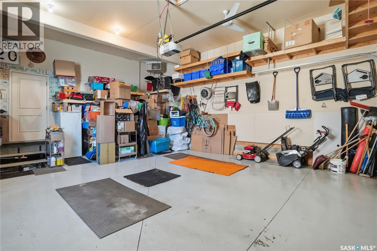 5322 Tutor Way, Regina, SK - Indoor Photo Showing Garage