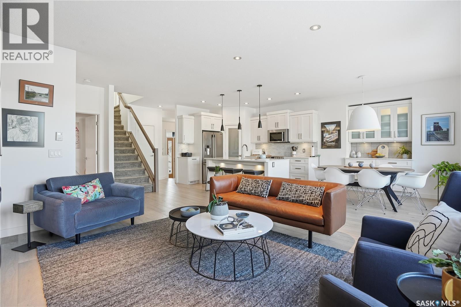 5322 Tutor Way, Regina, SK - Indoor Photo Showing Living Room