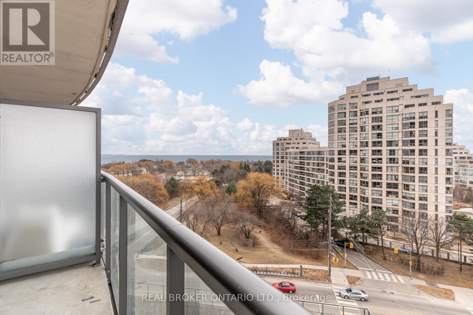 702 - 2240 Lakeshore Boulevard W, Toronto, ON - Outdoor With View