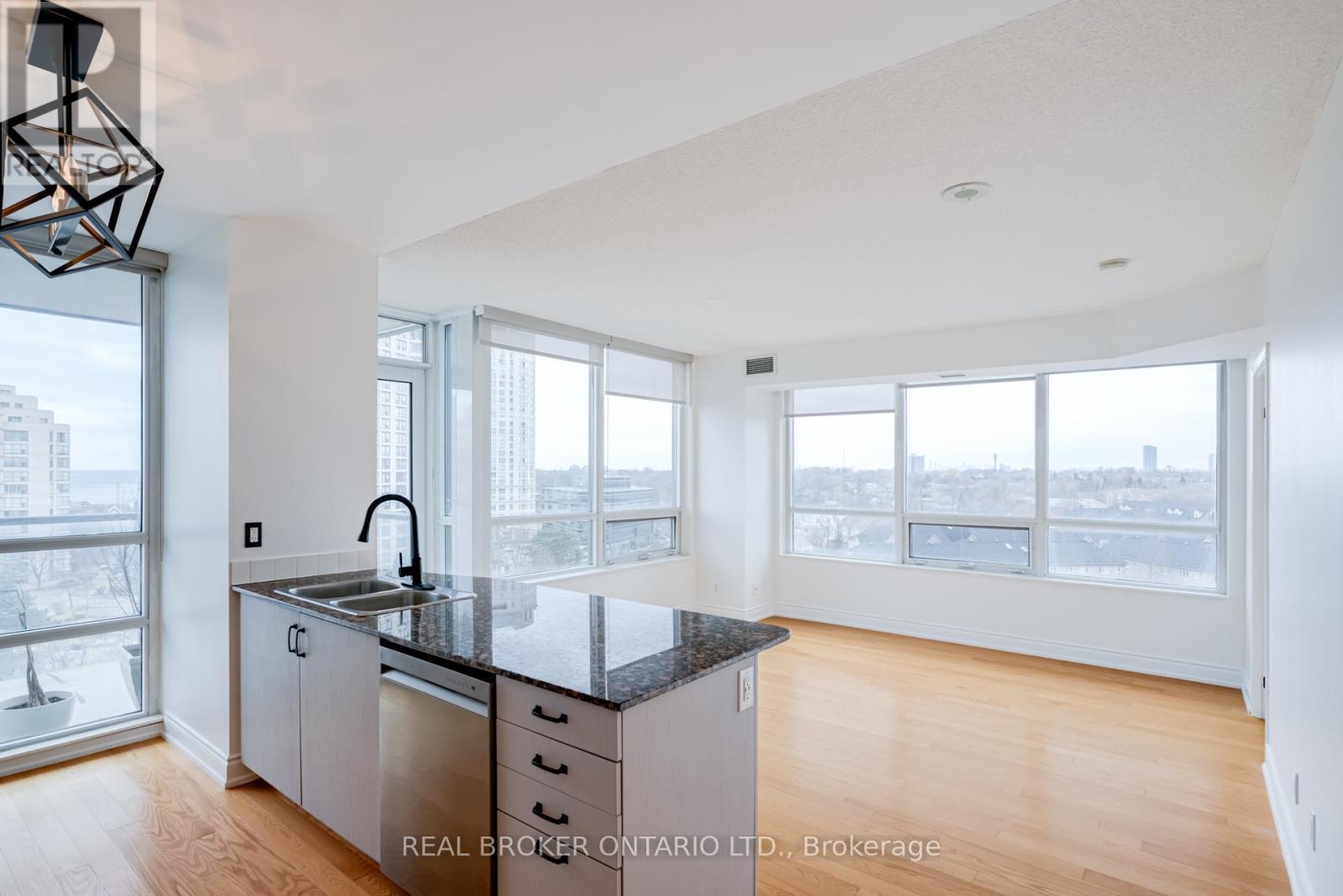 702 - 2240 Lakeshore Boulevard W, Toronto, ON - Indoor Photo Showing Kitchen With Double Sink With Upgraded Kitchen