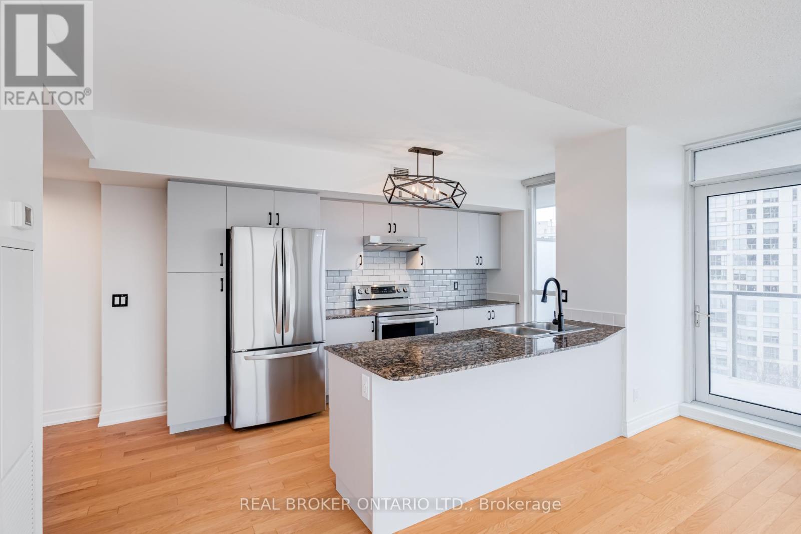 702 - 2240 Lakeshore Boulevard W, Toronto, ON - Indoor Photo Showing Kitchen With Stainless Steel Kitchen With Upgraded Kitchen