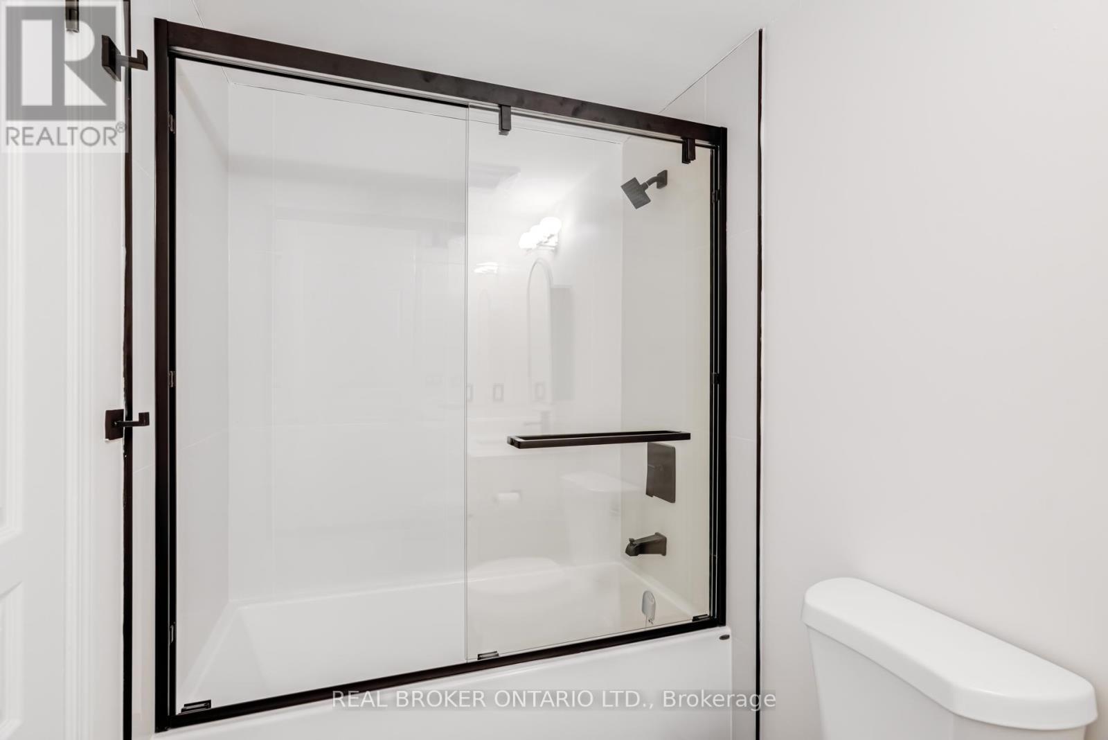702 - 2240 Lakeshore Boulevard W, Toronto, ON - Indoor Photo Showing Bathroom