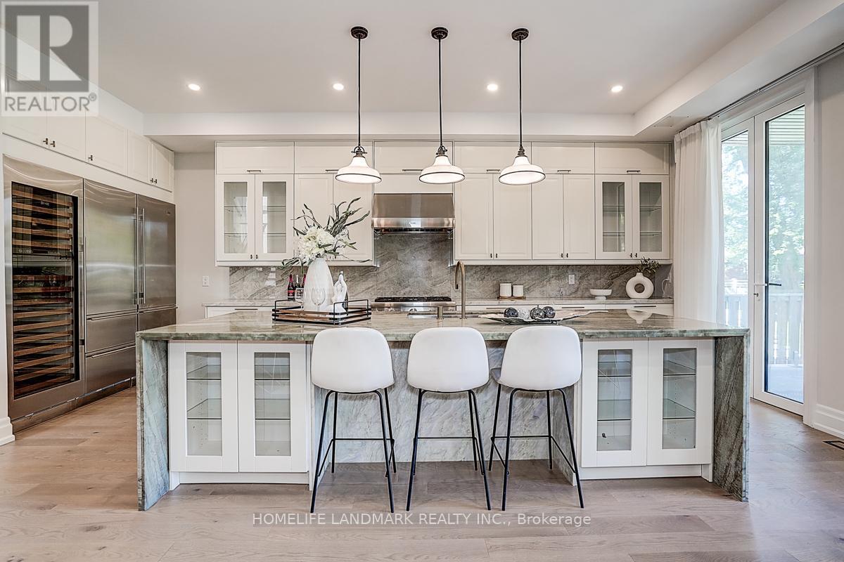 937 Goodwin Road, Mississauga, ON - Indoor Photo Showing Kitchen With Upgraded Kitchen