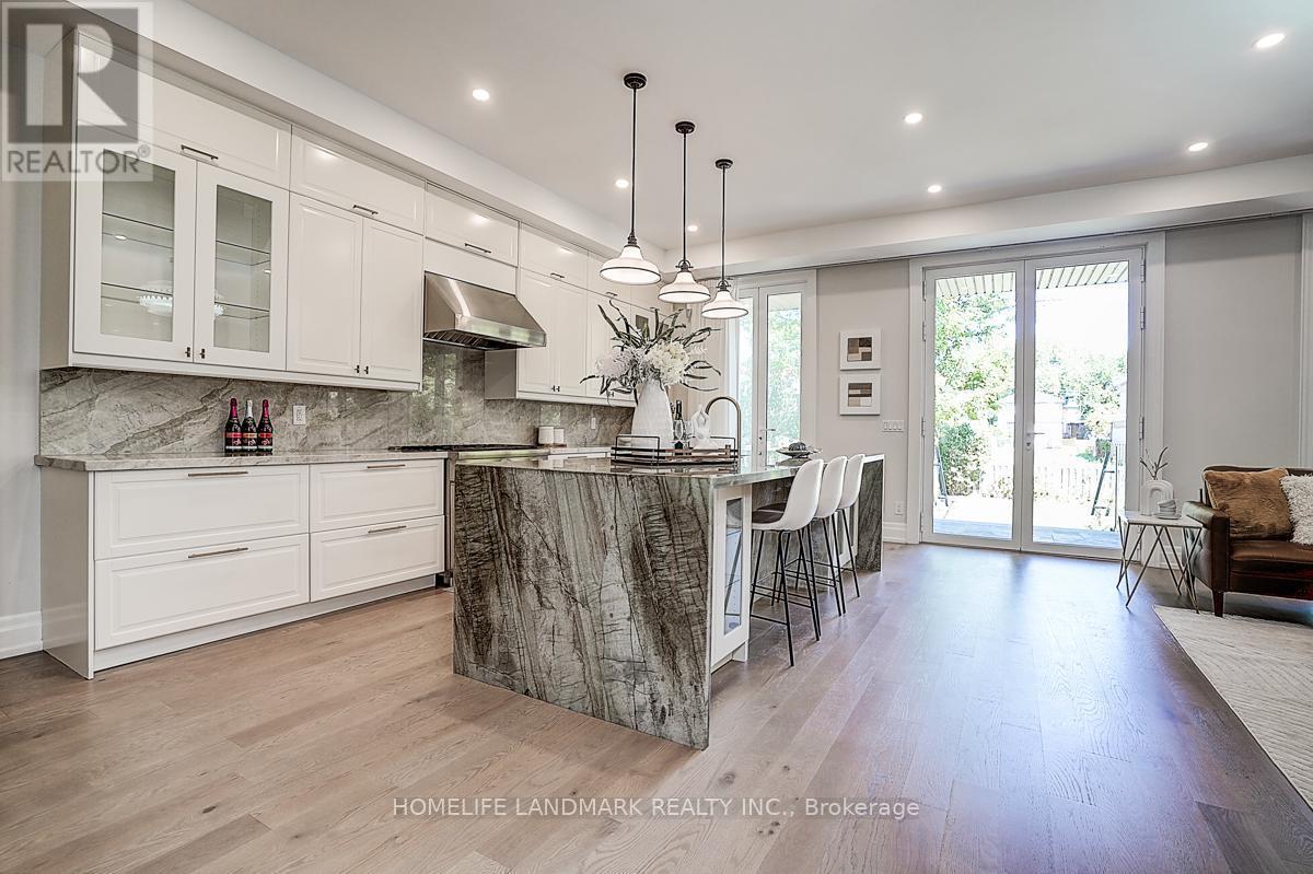 937 Goodwin Road, Mississauga, ON - Indoor Photo Showing Kitchen With Upgraded Kitchen