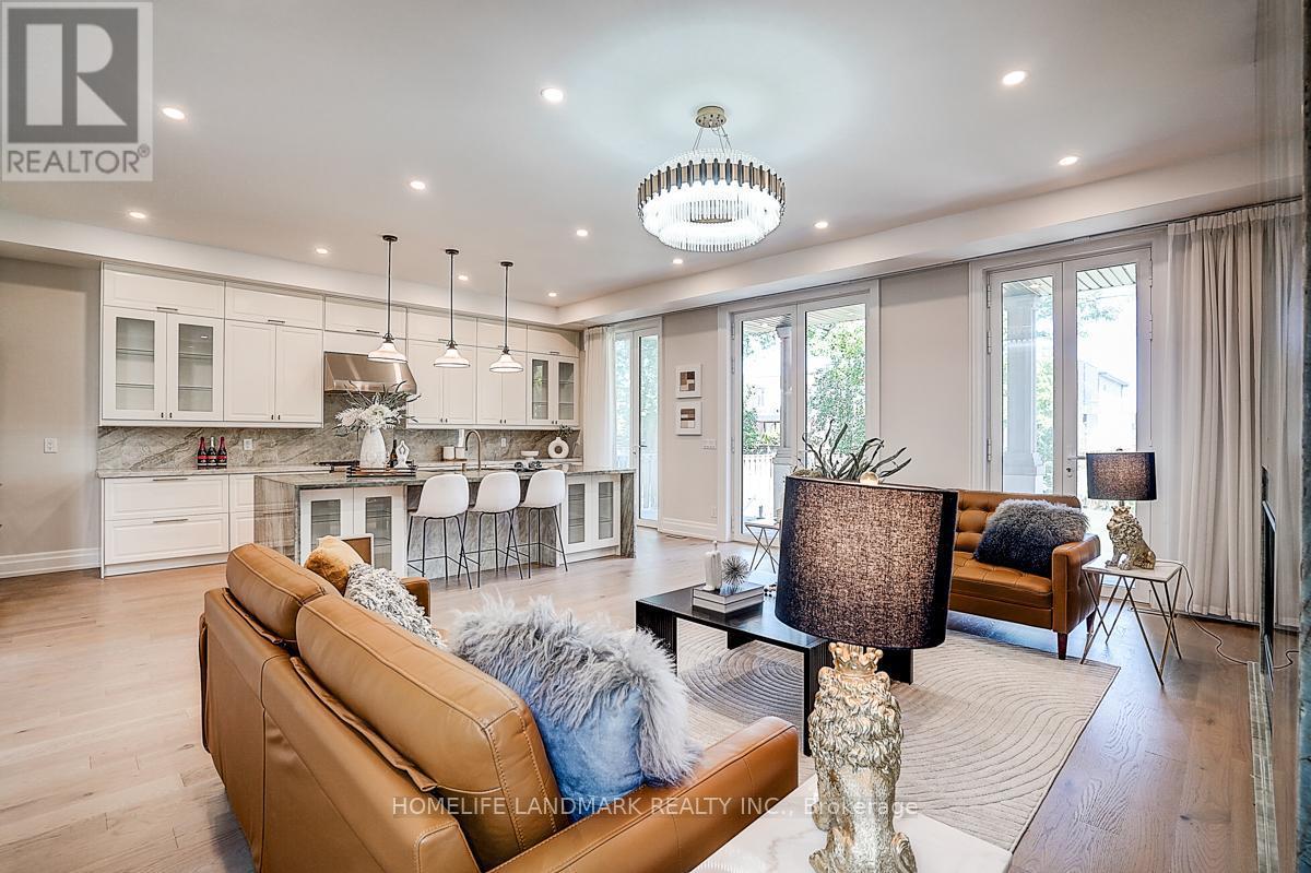 937 Goodwin Road, Mississauga, ON - Indoor Photo Showing Living Room