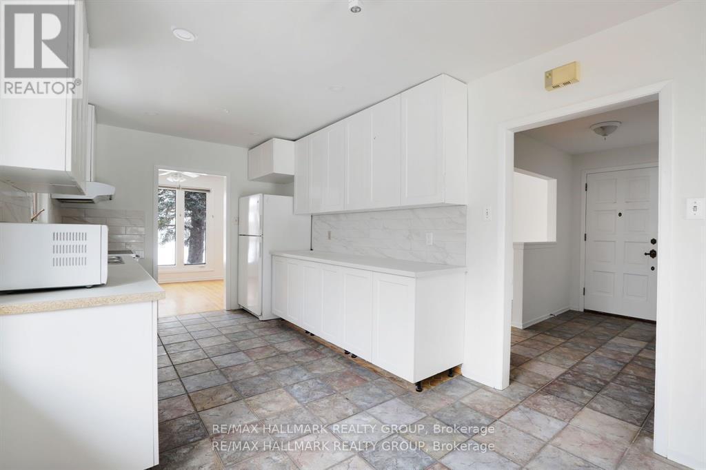 1948 Sharel Drive, Ottawa, ON - Indoor Photo Showing Kitchen
