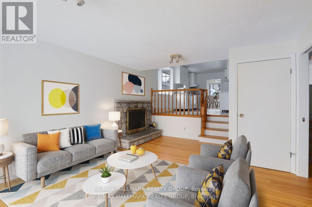 1948 Sharel Drive, Ottawa, ON - Indoor Photo Showing Living Room