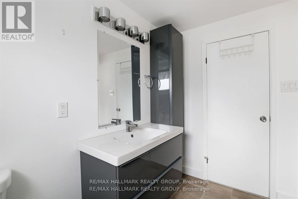 1948 Sharel Drive, Ottawa, ON - Indoor Photo Showing Bathroom